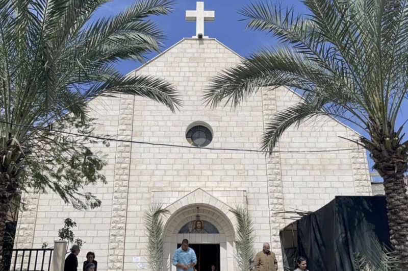 Palestinians in Gaza celebrate Palm Sunday despite everything and pray 'for peace'