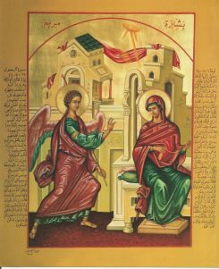  Une icône représentant l'Annonciation à Marie encadrée par le récit de cet épisode, à gauche dans la sourate coranique al-Omran, et à droite dans l'Evangile de Saint Luc. 