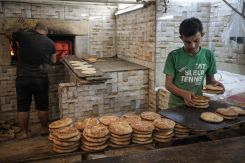 Hussein Hammoud’s bakery bustles at the 6 p.m. iftar rush hour. (Credit: João Sousa/L'Orient Today)