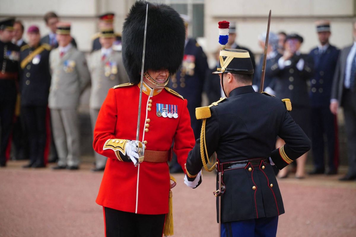 Entre l’Élysée et Buckingham, relève de la garde croisée pour célébrer 120 ans d’entente cordiale