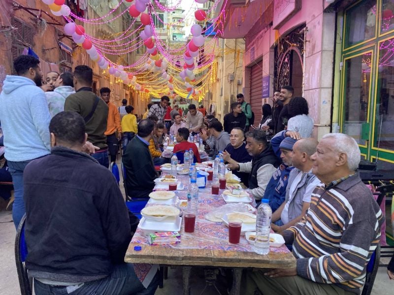 À Alexandrie, la jeunesse populaire oublie la déprime le temps d’un iftar géant