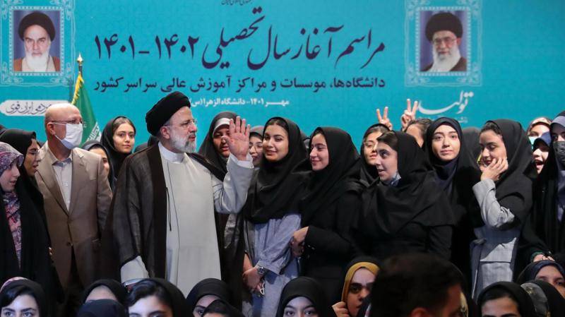 Des diplômées iraniennes menacées de sanctions pour une vidéo de célébration