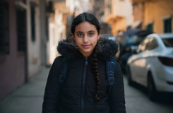 Aya, 11 ans, dans le quartier de Nabaa. Photo Mohammad Yassine / L'Orient-Le Jour