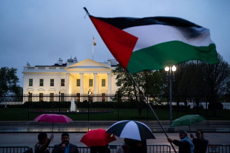 Palestinian-US doctor walks out of Biden meeting in Gaza protest
