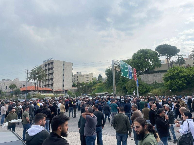 Roads blocked, shops closed in Jbeil in protest against LF official’s kidnapping