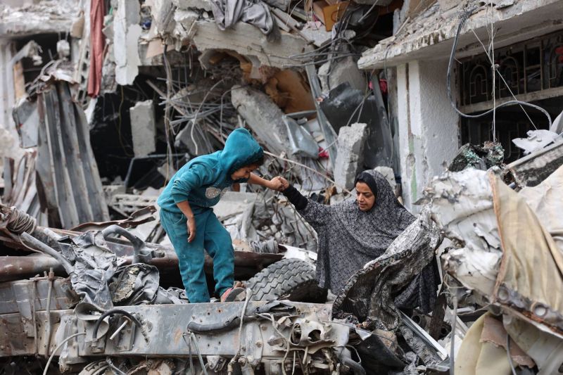 La guerre se poursuit à Gaza, le Hamas étudie un projet d'accord de trêve