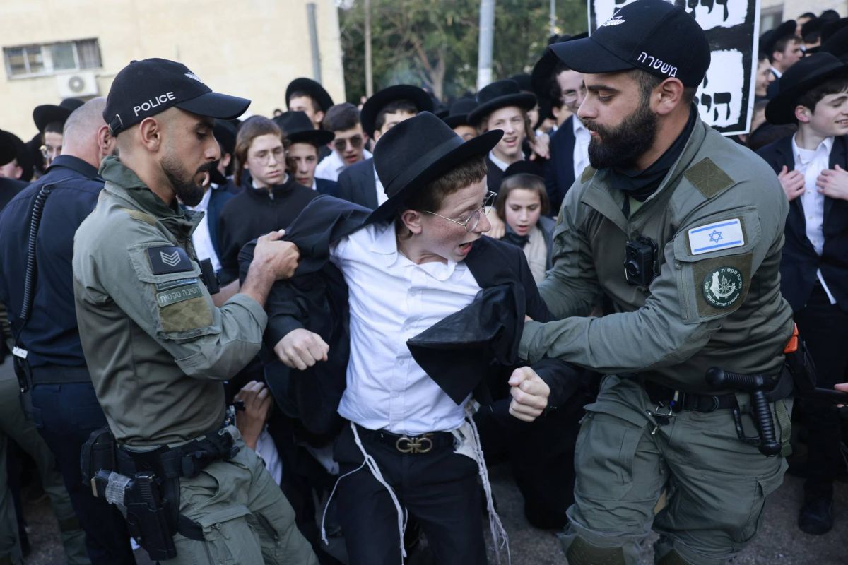 Israeli ultra-Orthodox minister breaks ranks on military draft