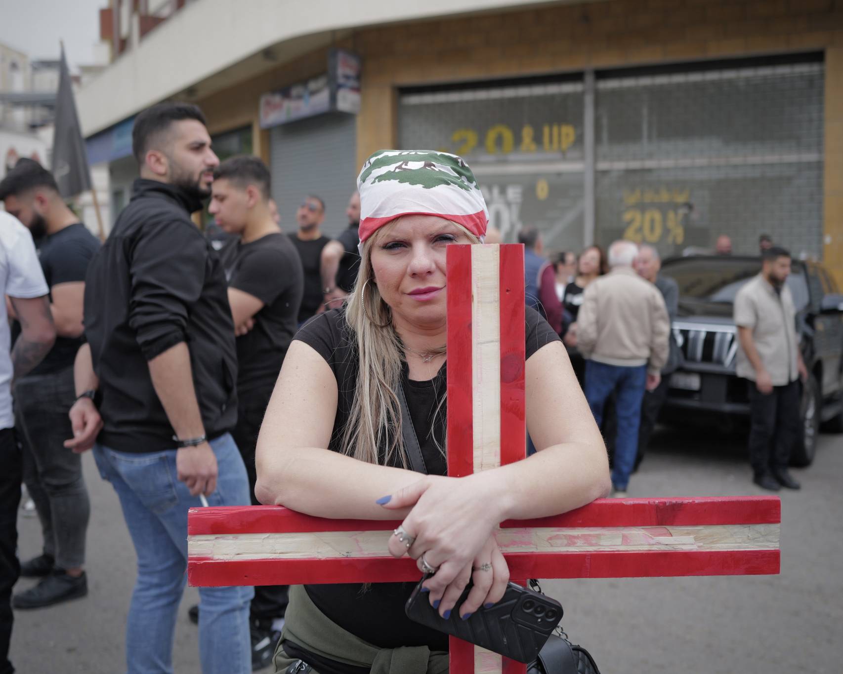 Dalia, 40 ans, ne mâche pas ses mots contre le Hezbollah : « Toute notre vie nous défendons la Bible et Jésus. Eux, ils défendent le terrorisme et le takfirisme. Ils sont contre tous les Libanais. Ils veulent une guerre civile ». Photo Matthieu Karam
