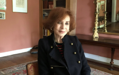 La poétesse et écrivaine libano-française Vénus Khoury-Ghata dans son appartement parisien.
