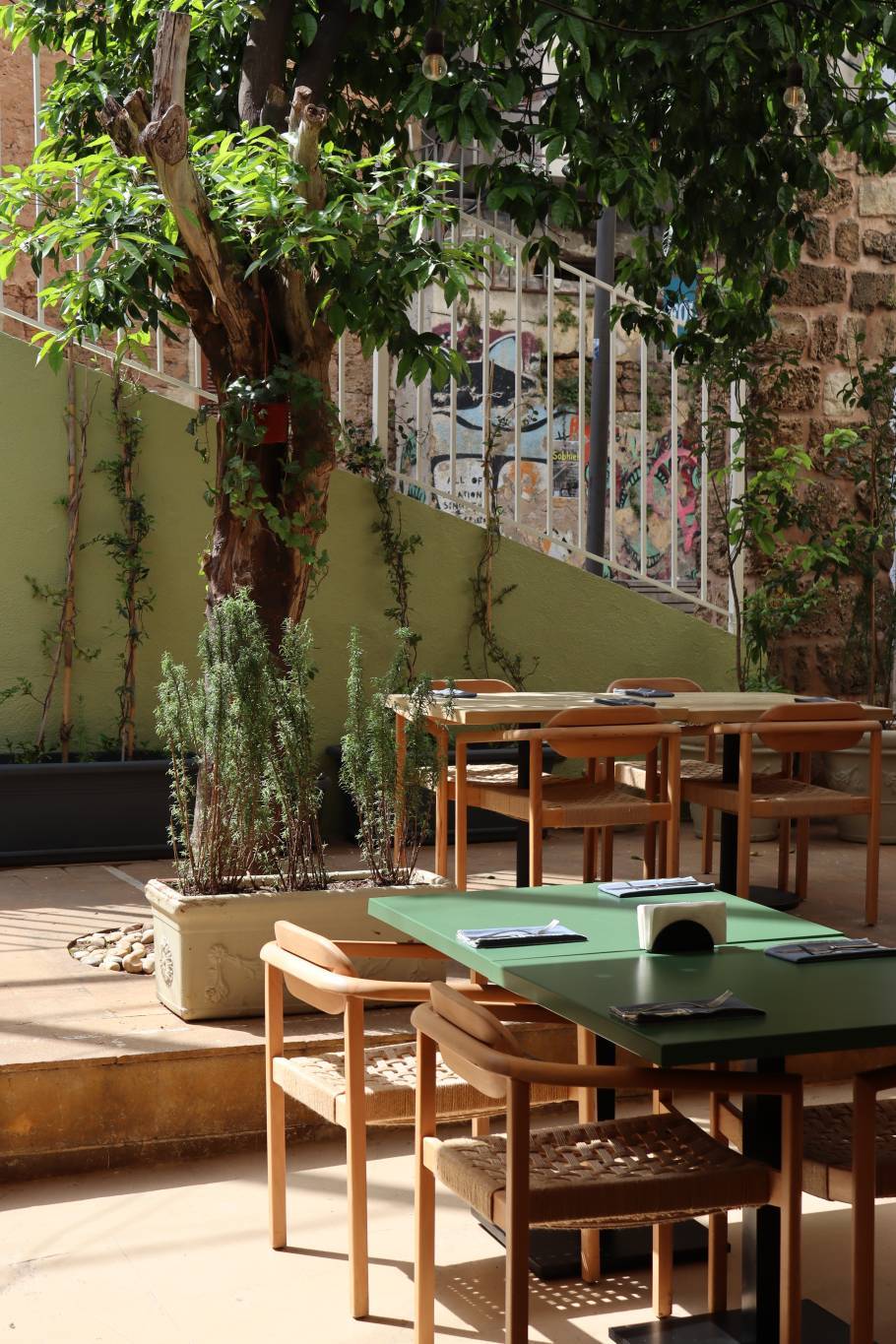 Un Peu Fou: New destination on the Saint-Nicolas stairway in Gemmayzeh