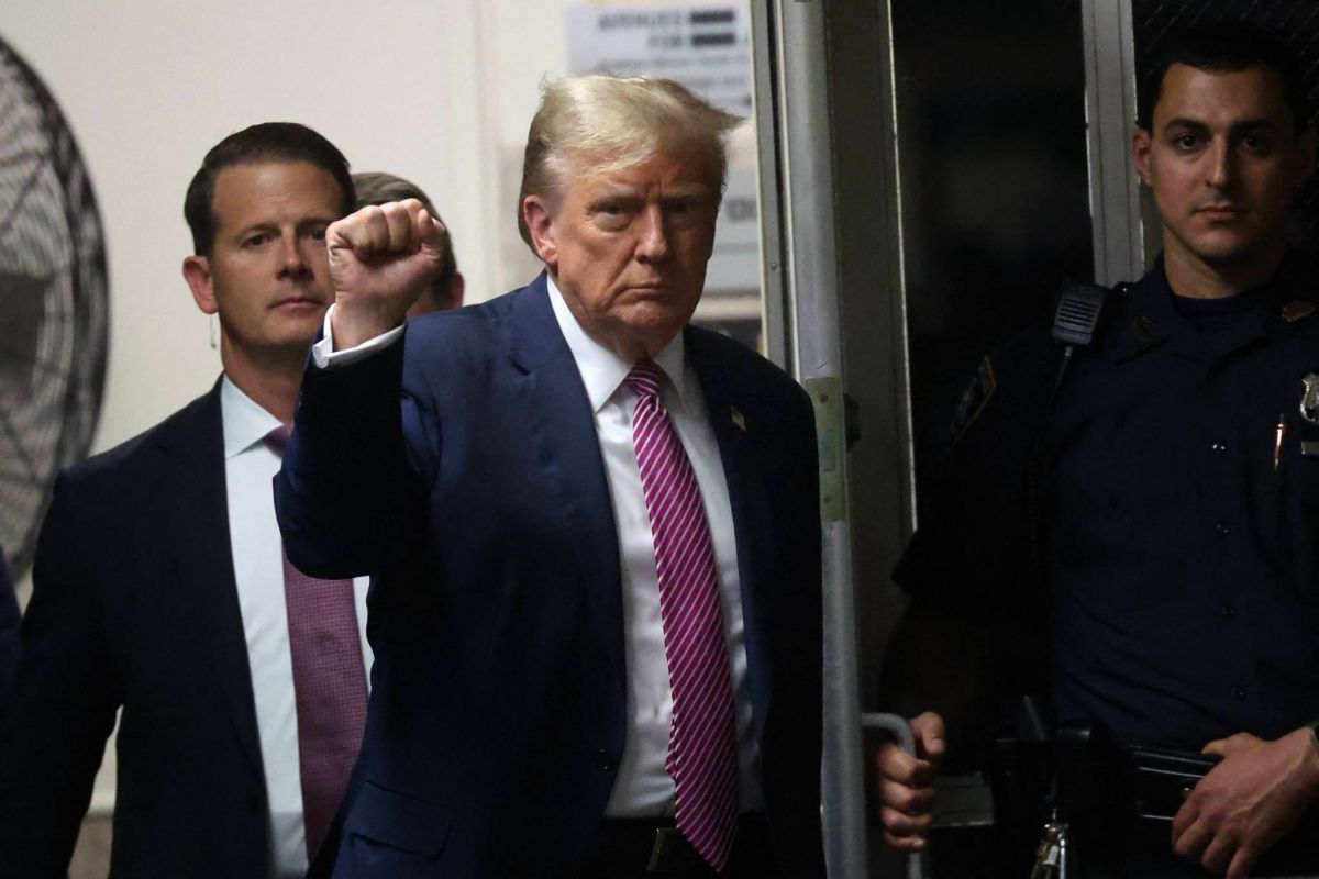 A son procès, Trump accusé de A son procès, Trump accusé de