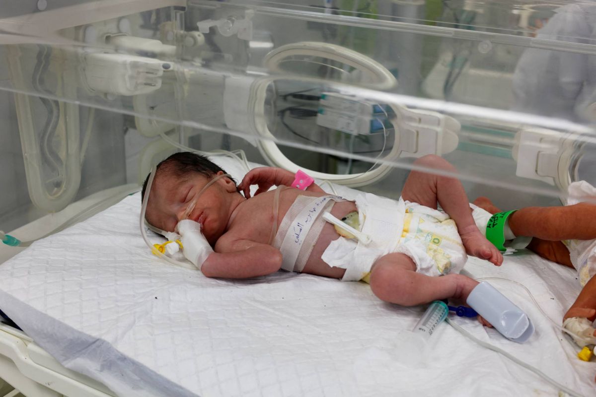 Un bébé sauvé du ventre de sa mère, tuée par une frappe israélienne Un bébé sauvé du ventre de sa mère, tuée par une frappe israélienne