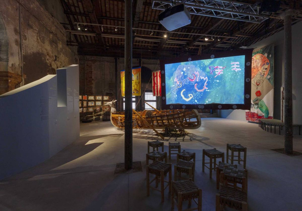 « Étrangers partout » à la 60e Biennale d’art de Venise : Mounira al-Solh « Danse avec son mythe » au pavillon libanais « Étrangers partout » à la 60e Biennale d’art de Venise : Mounira al-Solh « Danse avec son mythe » au pavillon libanais