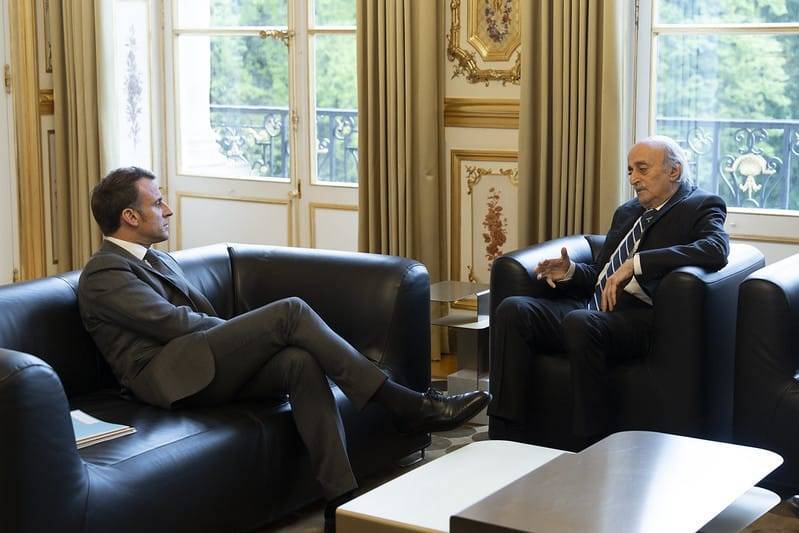 Macron reçoit Joumblatt : la France « pleinement engagée » dans une désescalade au Liban-Sud