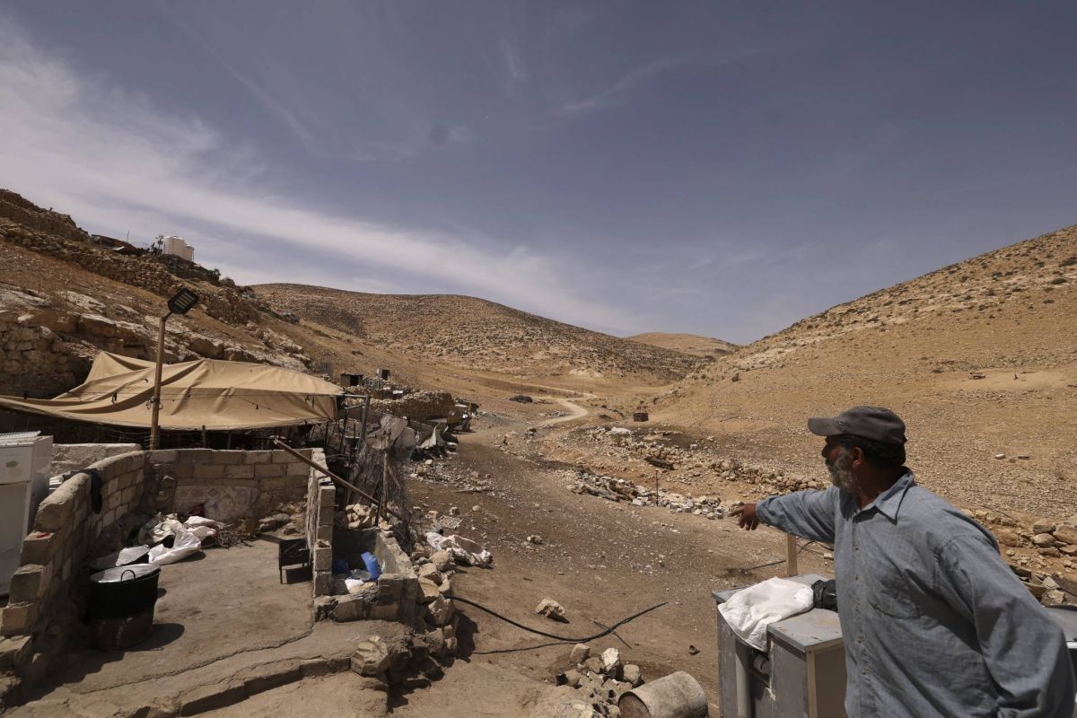The Israelis helping Palestinians hit by settler attacks The Israelis helping Palestinians hit by settler attacks