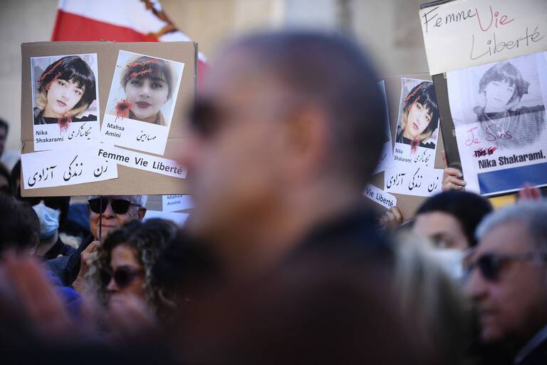 Une manifestante iranienne est morte après avoir été agressée sexuellement par des policiers, révèle un document secret Une manifestante iranienne est morte après avoir été agressée sexuellement par des policiers, révèle un document secret