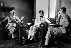 Charles de Gaulle, chef des Forces françaises libres, s’entretient avec le président libanais Alfred Naccache à Beyrouth, le 10 juin 1941. Archives AFP