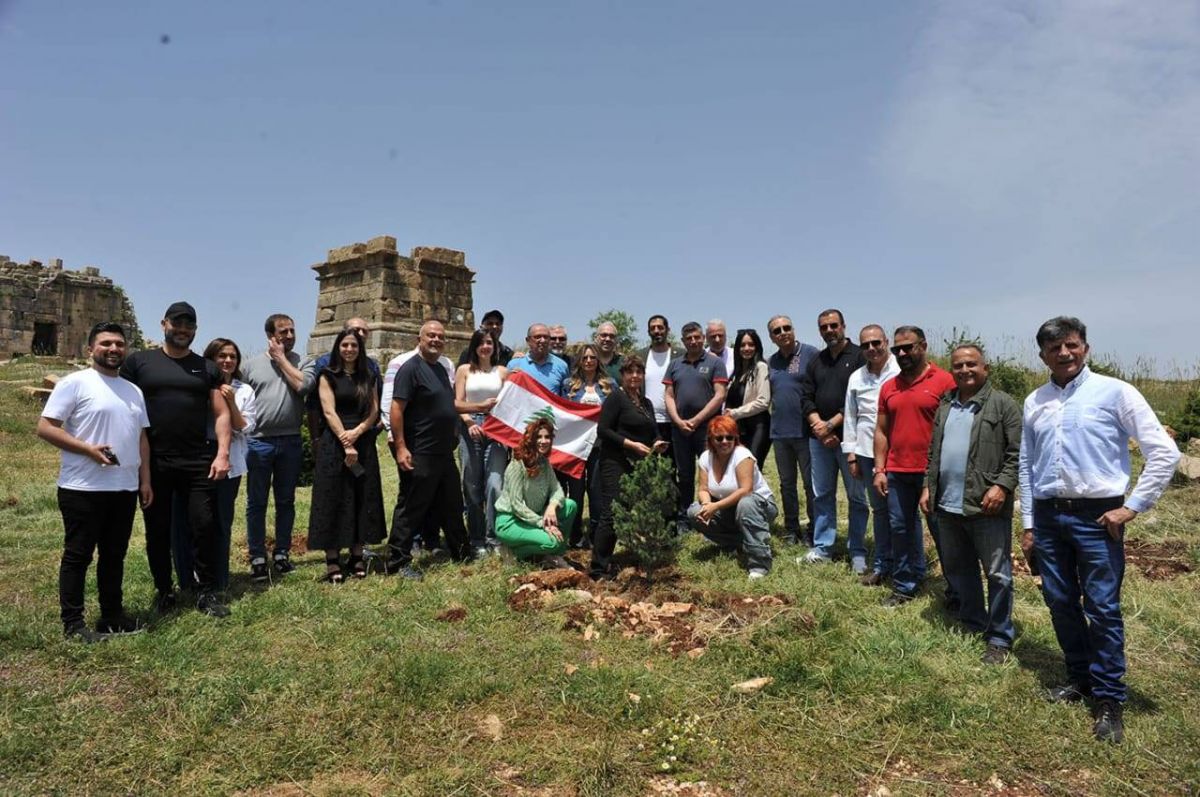 Le syndicat des graphistes part à la reforestation de Kfardebiane Le syndicat des graphistes part à la reforestation de Kfardebiane