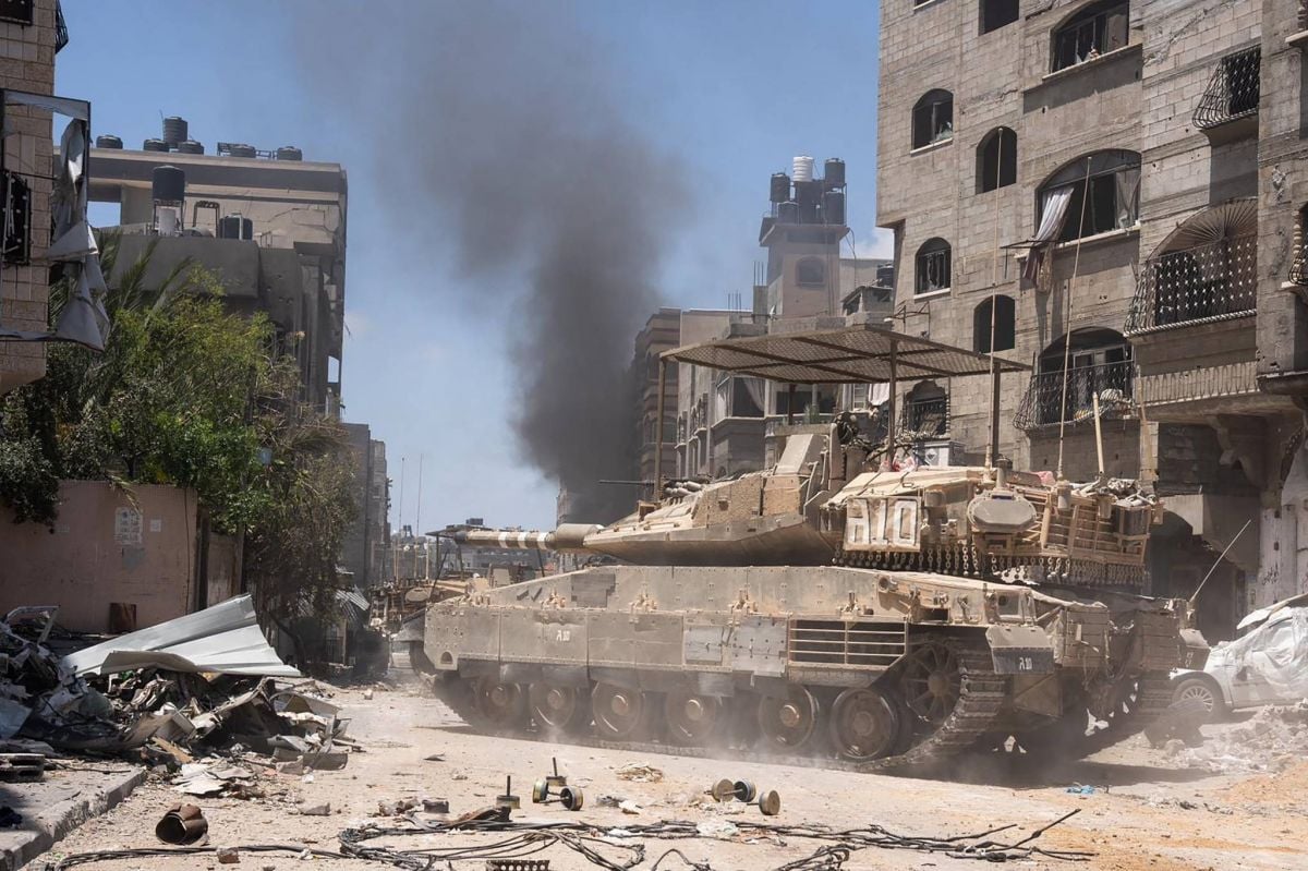 Israel pummels Gaza as troops push into central Rafah Israel pummels Gaza as troops push into central Rafah