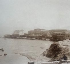 The Hajj Dawud Cafe in Mina al-Hosn . Beirut, 1880. (Credit: Unknown. photo taken by Amanda Haydar at the 'Beirut 1840-1918 Photographs & Maps exhibition at Beit Beirut, Oct. 9, 2023) 