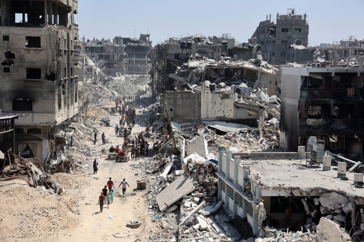 De retour dans le camp de Jabalia, des Palestiniens 