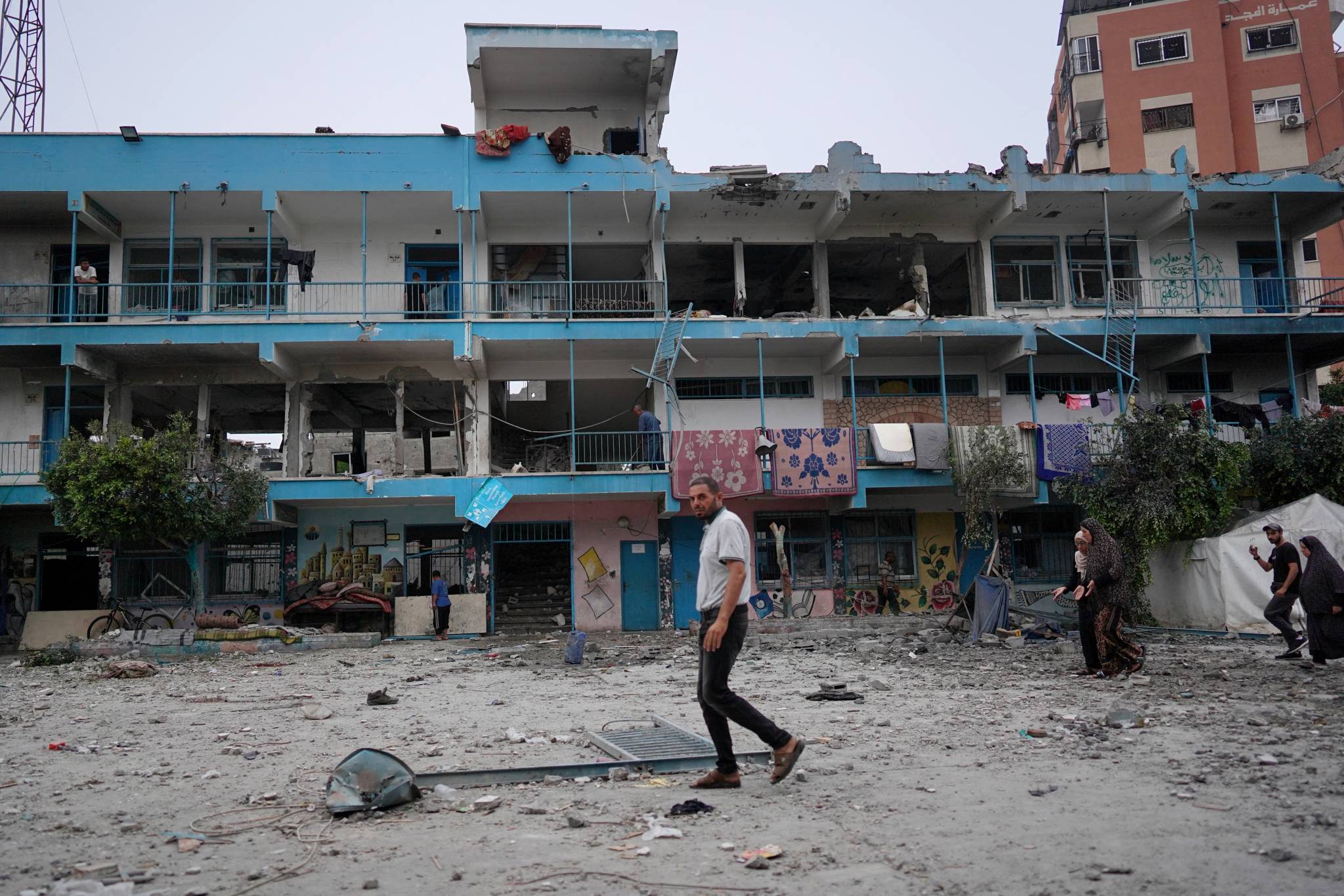 Sidération Après Une Frappe Israélienne Sur Une école De L'Unrwa De La ...