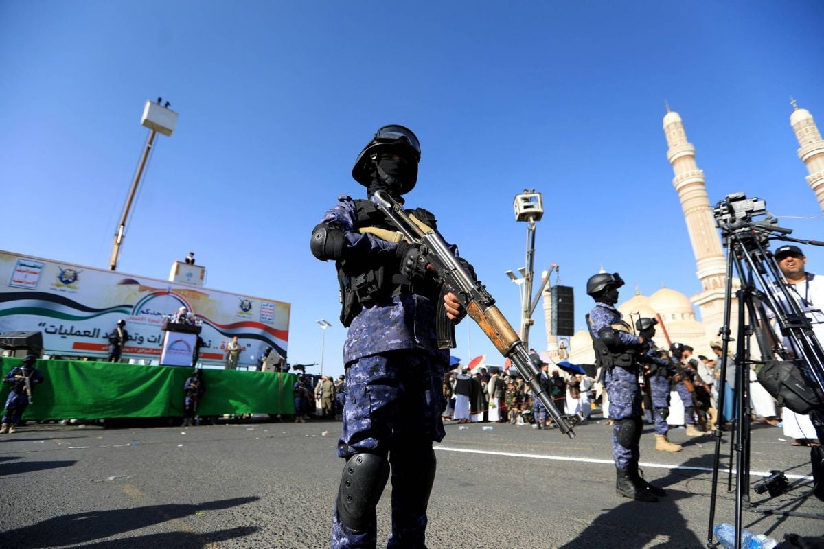 Houthi missile attack severely injures sailor on cargo ship