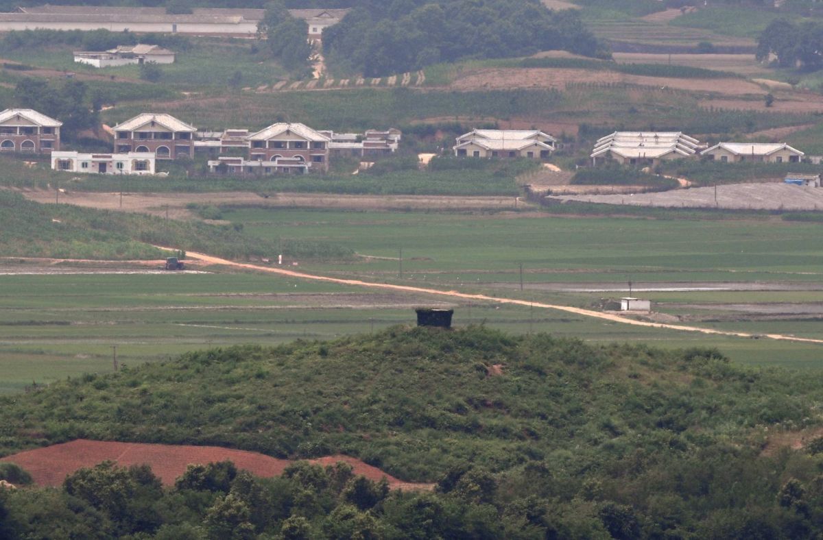 Tirs de sommation sud-coréens après le passage de la frontière par des soldats nord-coréens Tirs de sommation sud-coréens après le passage de la frontière par des soldats nord-coréens