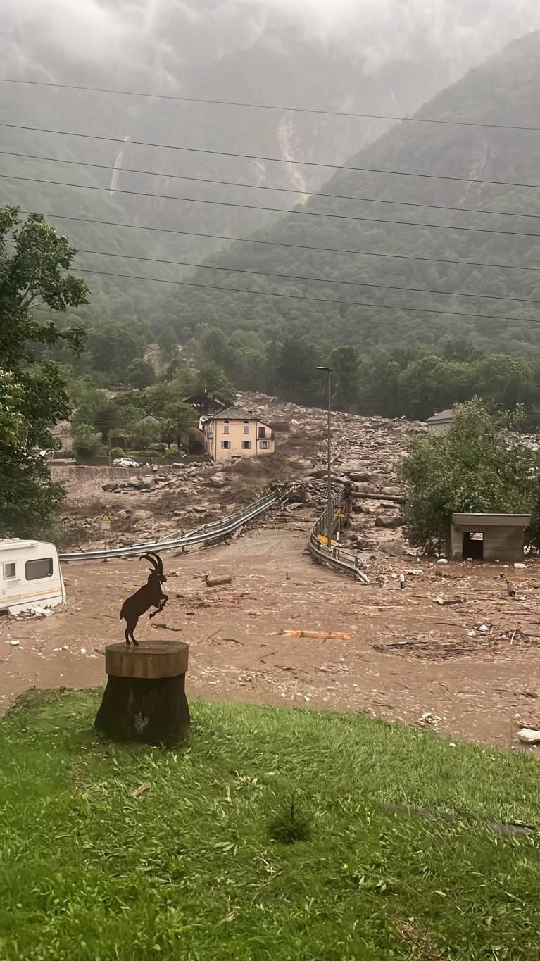 Trois personnes portées disparues en Suisse après des inondations