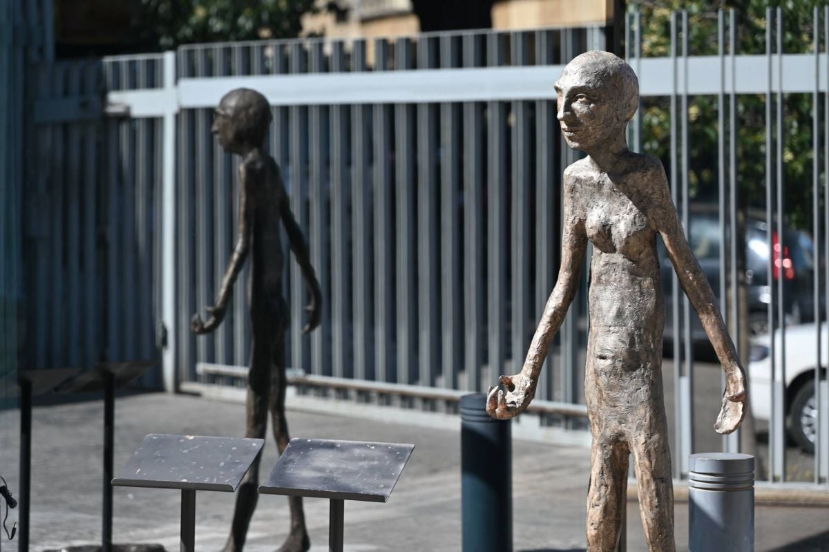 Alida Torbay, son odyssée sculpturale et son marcheur aux grands pas