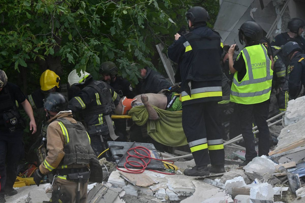 Des frappes russes font deux morts et une cinquantaine de blessés à Kharkiv