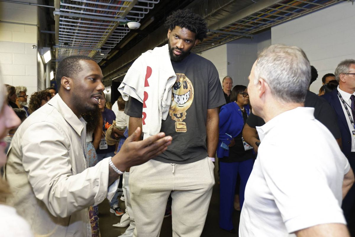 Au Cameroun, sur les traces d'Embiid, devenu géant du basket américain Au Cameroun, sur les traces d'Embiid, devenu géant du basket américain