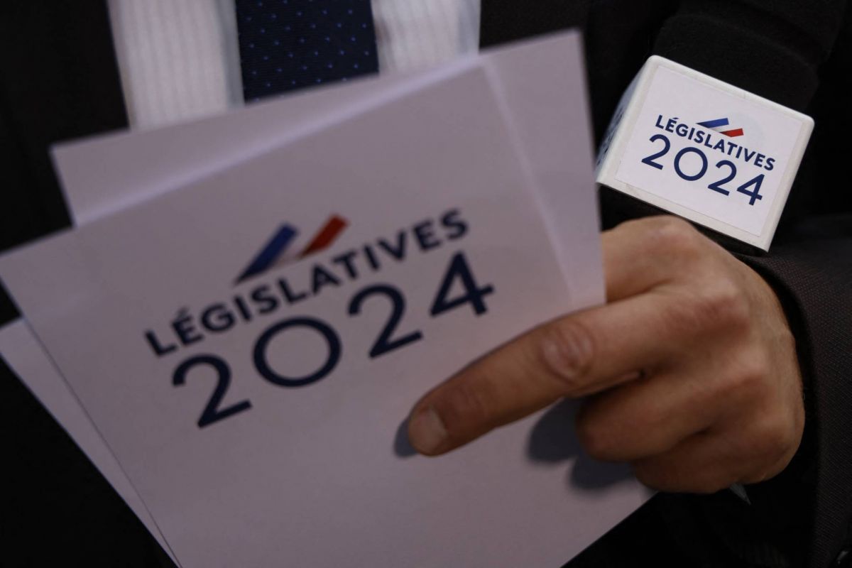 L'extrême droite largement en tête au premier tour des législatives, le camp de Macron en troisième position L'extrême droite largement en tête au premier tour des législatives, le camp de Macron en troisième position