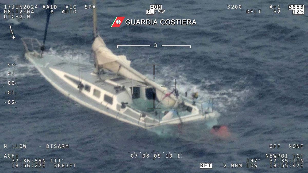 Naufrage d'un navire de migrants en Italie: 34 morts