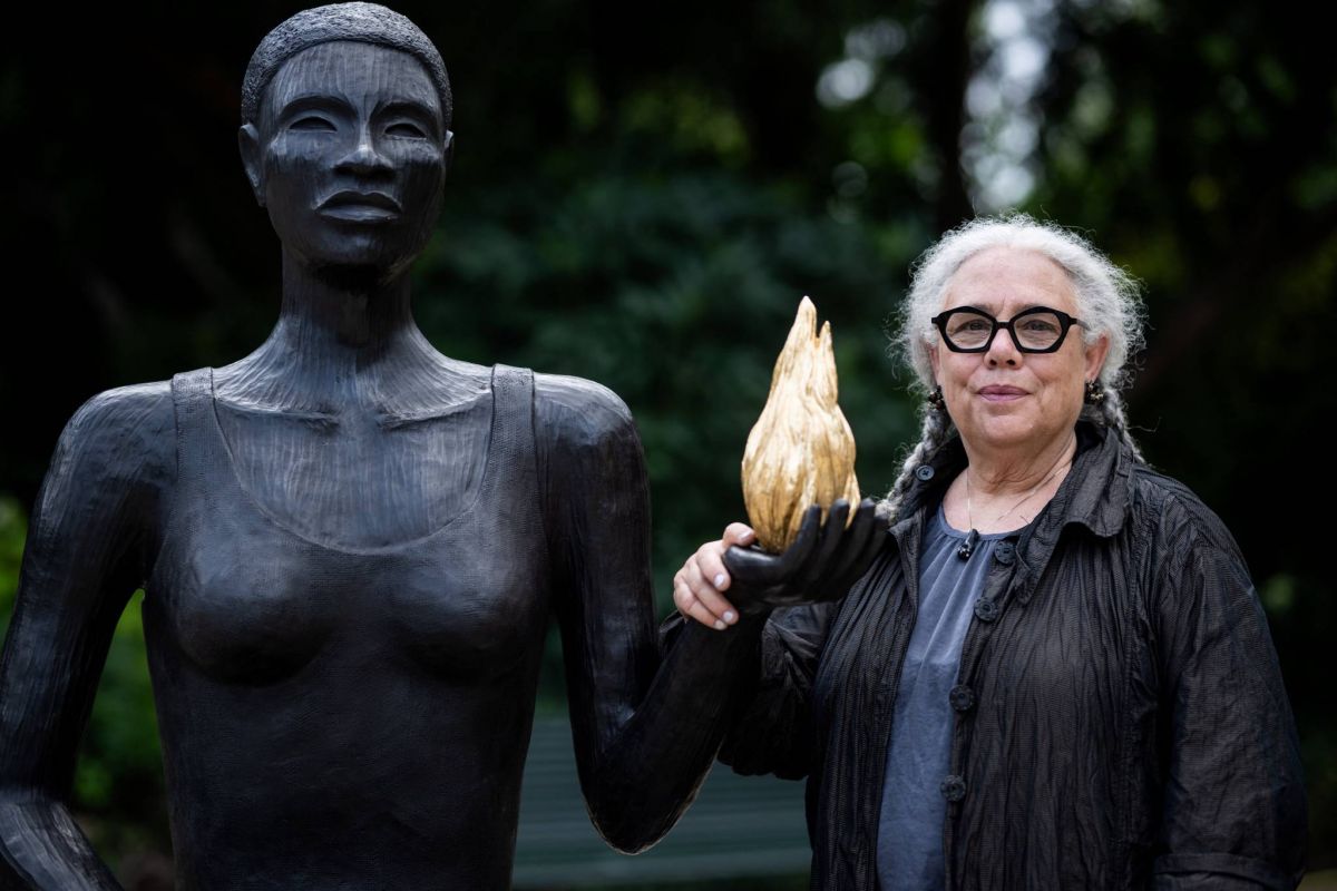 Ode au multiculturalisme, la sculpture symbole des JO dévoilée à Paris