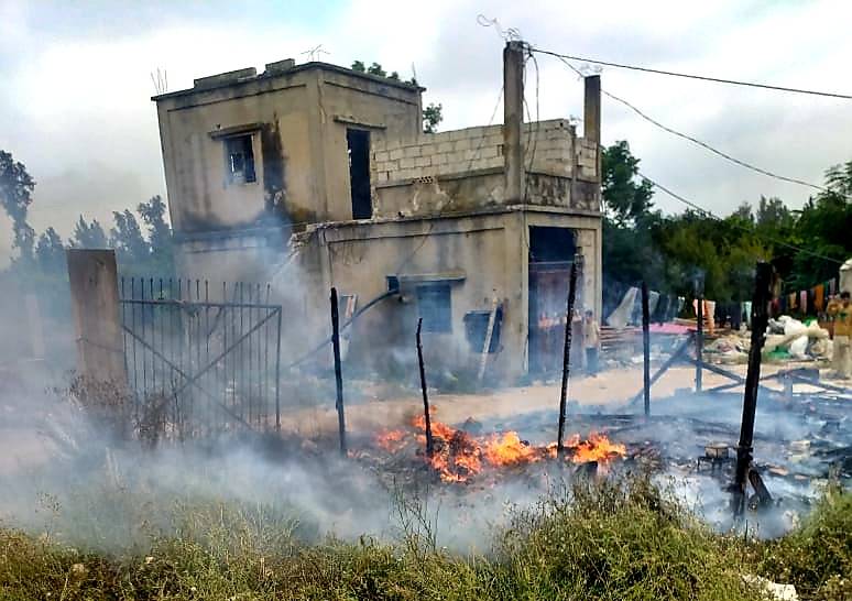Incendie maîtrisé dans des tentes de réfugiés syriens au Akkar