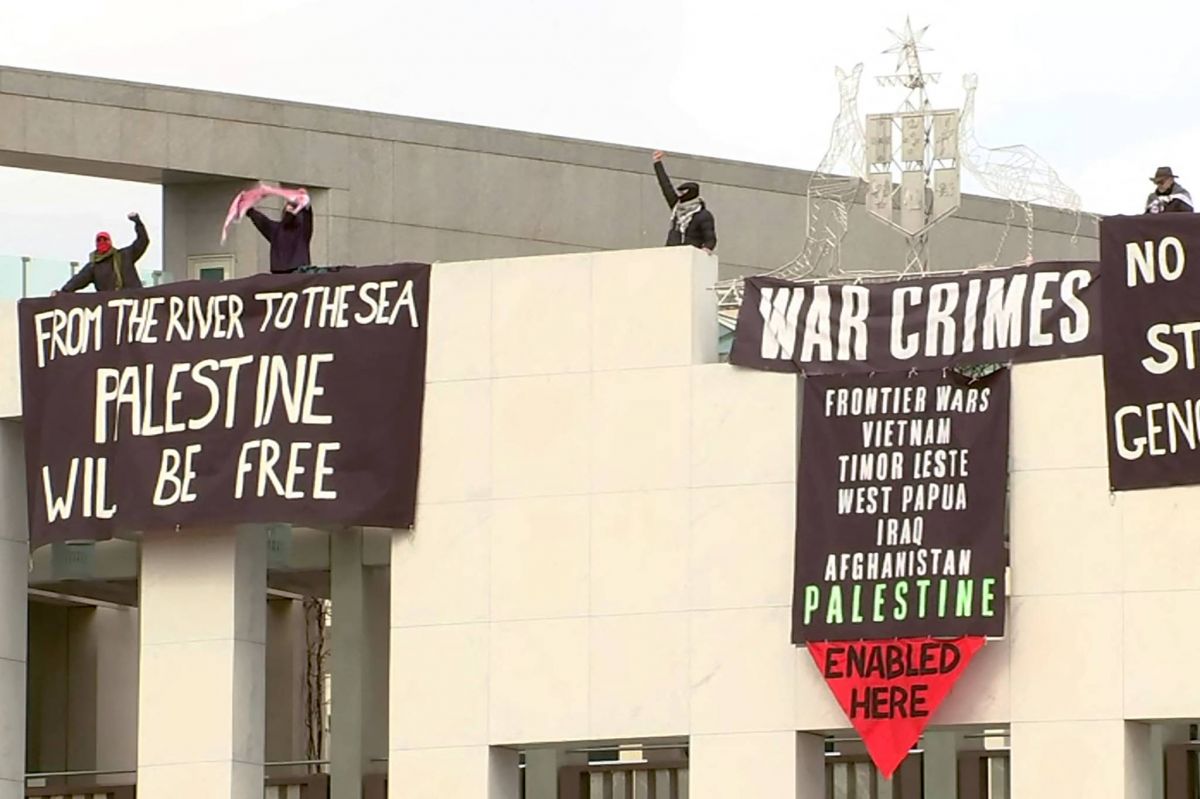 Pro-Palestinian group scales Australia's parliament
