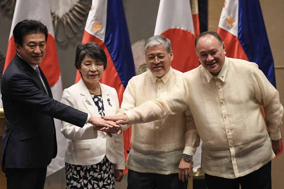 Les Philippines et le Japon signent un pacte de défense