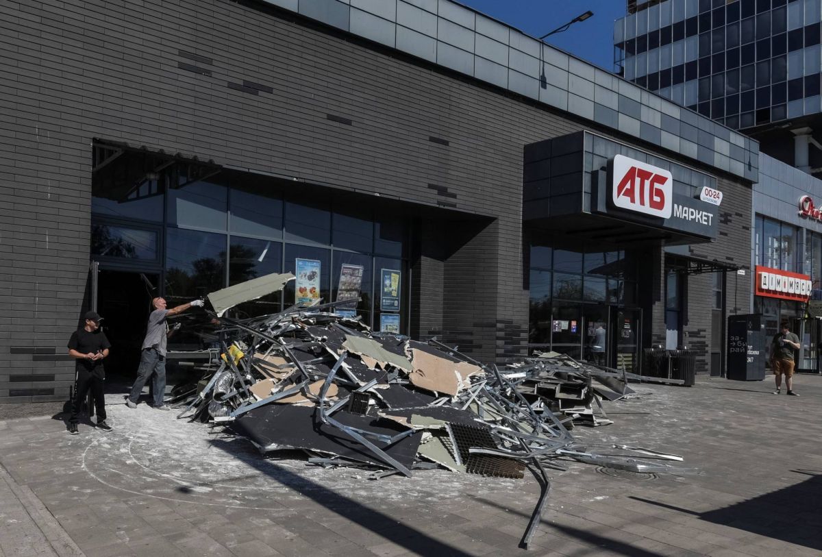 Four killed and 27 wounded in Russian attack on Dnipro Four killed and 27 wounded in Russian attack on Dnipro