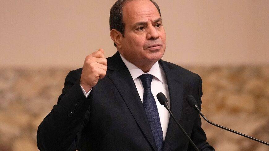 Arrestations et moqueries : le piratage d'un panneau publicitaire moquant Sissi fait réagir