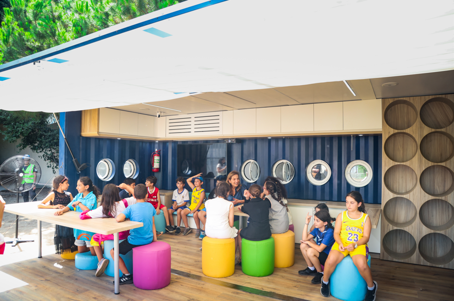 La Fondation CMA CGM transforme un conteneur en espace éducatif mobile