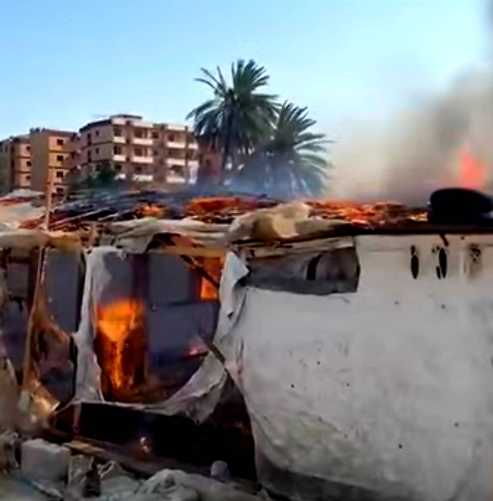 Incendie dans un camp de réfugiés syriens à Minié Incendie dans un camp de réfugiés syriens à Minié