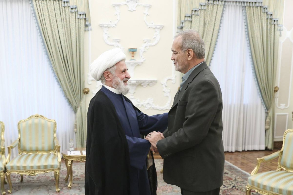 Hezbollah deputy leader meets new Iranian president in Tehran Hezbollah deputy leader meets new Iranian president in Tehran