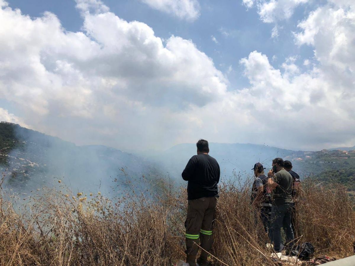 Un incendie de forêt fait rage à Bzal, dans le Akkar, et se propage vers les localités voisines