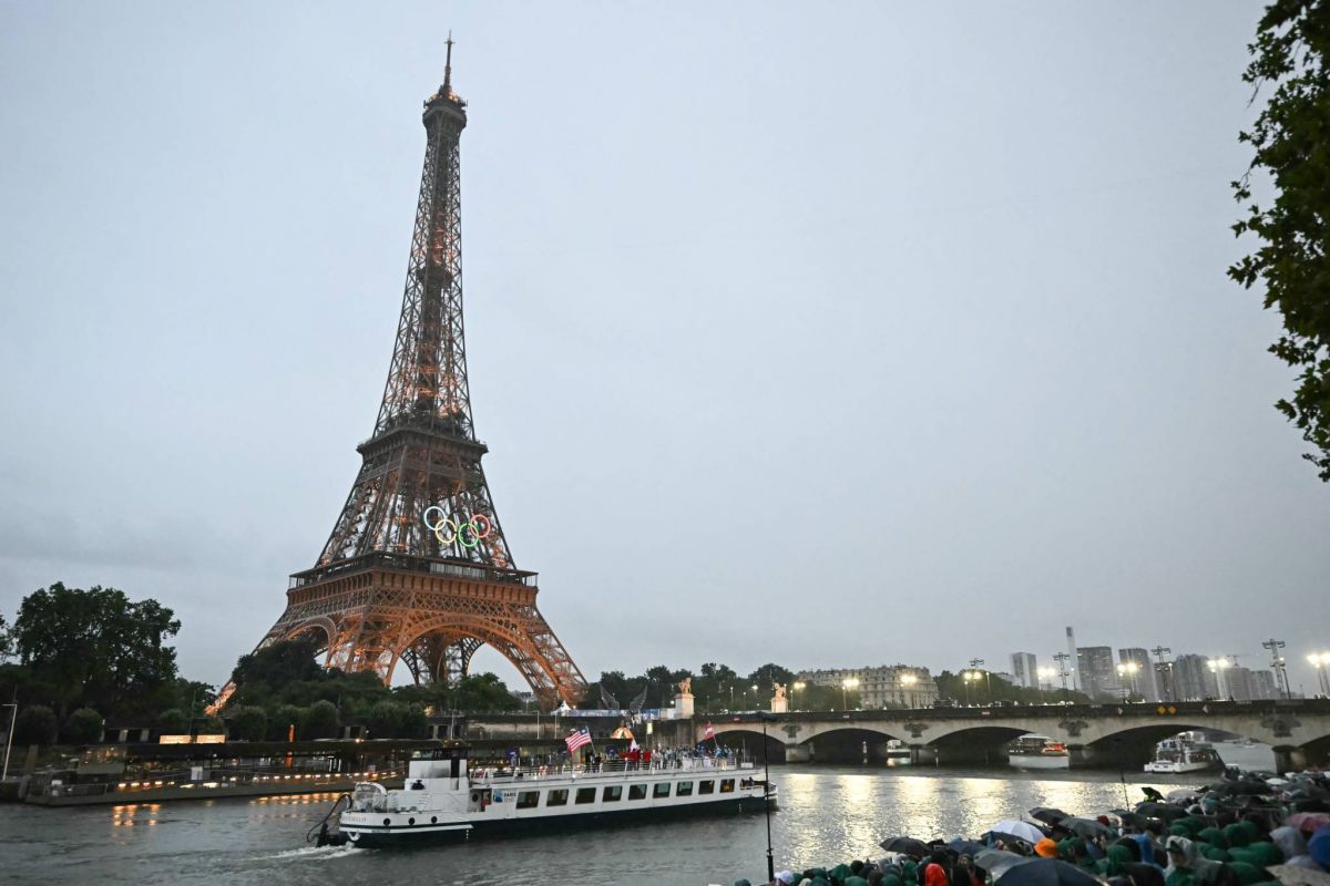 Après une mise en Seine pluvieuse et « unique », la délégation libanaise fait son entrée en lice