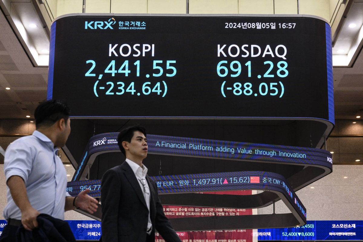 Stocks hammered as US data fans recession fears Stocks hammered as US data fans recession fears