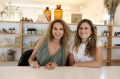 Le duo mère-fille Josiane et Laetitia Riachi, à la tête de la marque Helwé. Photo fournie par Laetitia Riachi