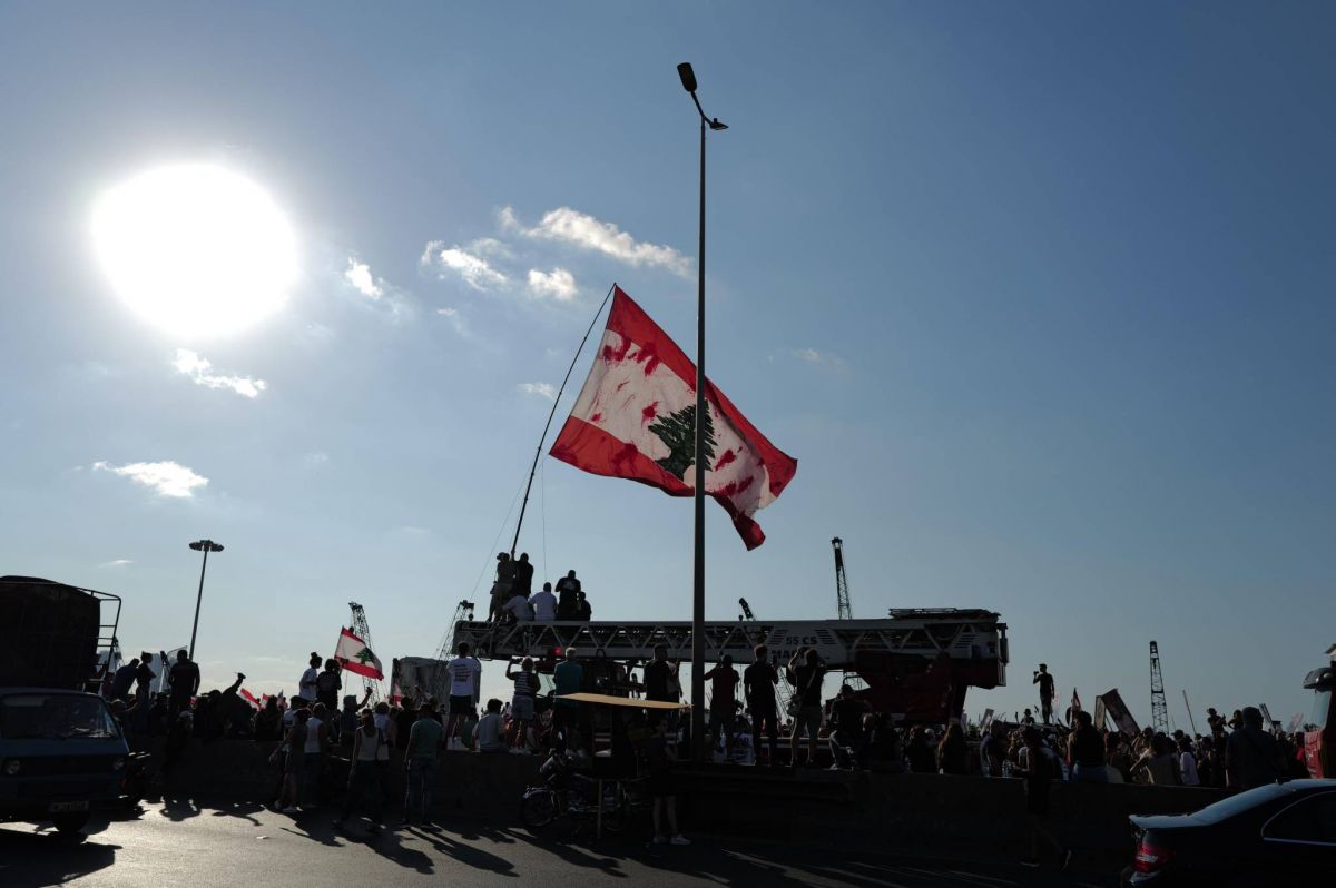 In front of the port of Beirut, demonstrators blame 'criminal' leaders and pay tribute to the victims In front of the port of Beirut, demonstrators blame 'criminal' leaders and pay tribute to the victims