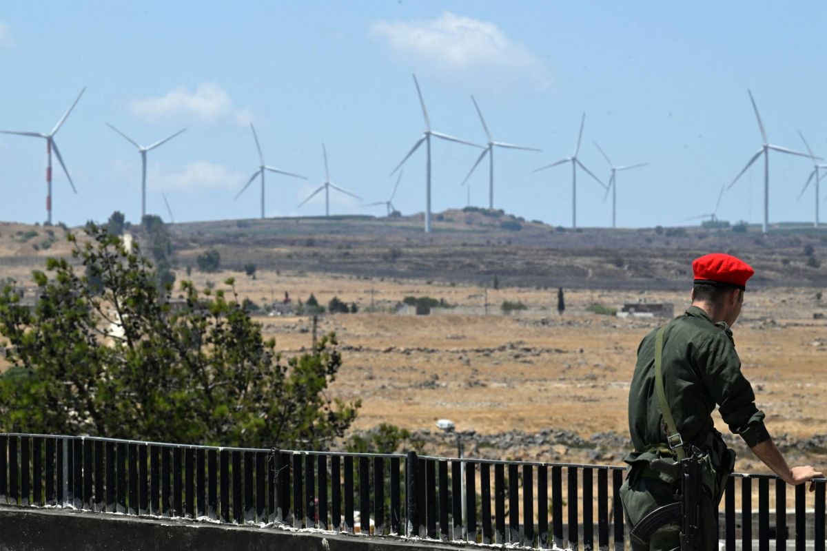 Four soldiers injured in Israeli strikes targeting Syria's central region, state media said Four soldiers injured in Israeli strikes targeting Syria's central region, state media said