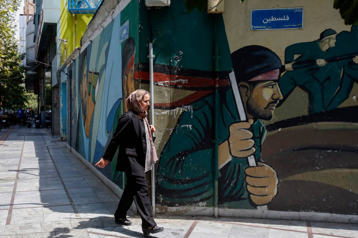 Iran's Revolutionary Guards hold military drill in western Iran, IRNA says Iran's Revolutionary Guards hold military drill in western Iran, IRNA says